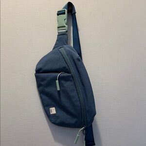 Vuori crossbody hip pack bag in blue